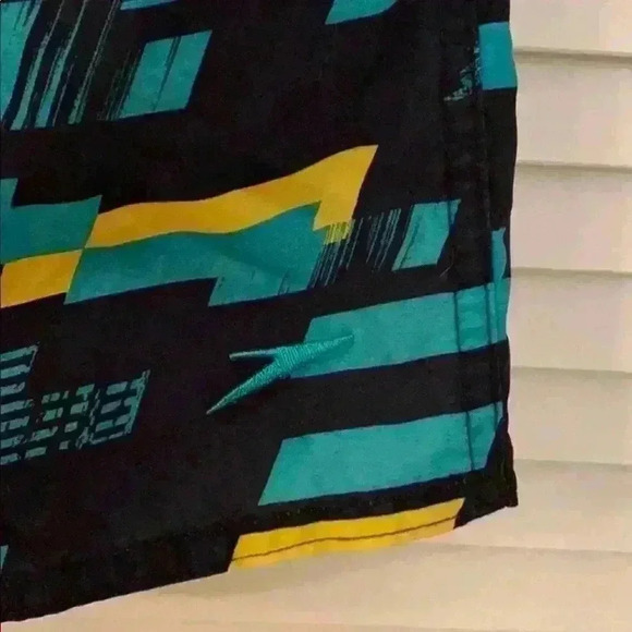 Men Short - Picture 2 of 2